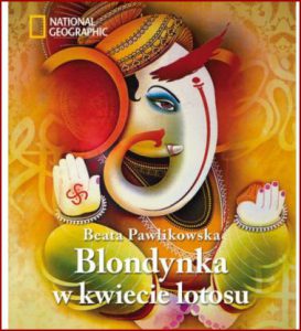 BLONDYNKA W KWIECIE LOTOSU